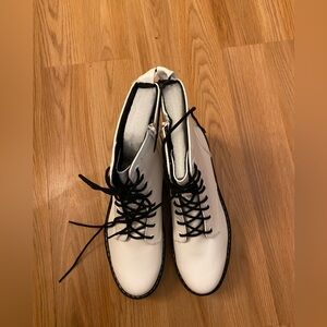 Soda White Combat Boots Zipper Size 11 NWOT